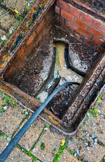 https://blockeddrainskewdale.com.au/uploads/2025/07/hero-blocked-sewers-67191.jpg